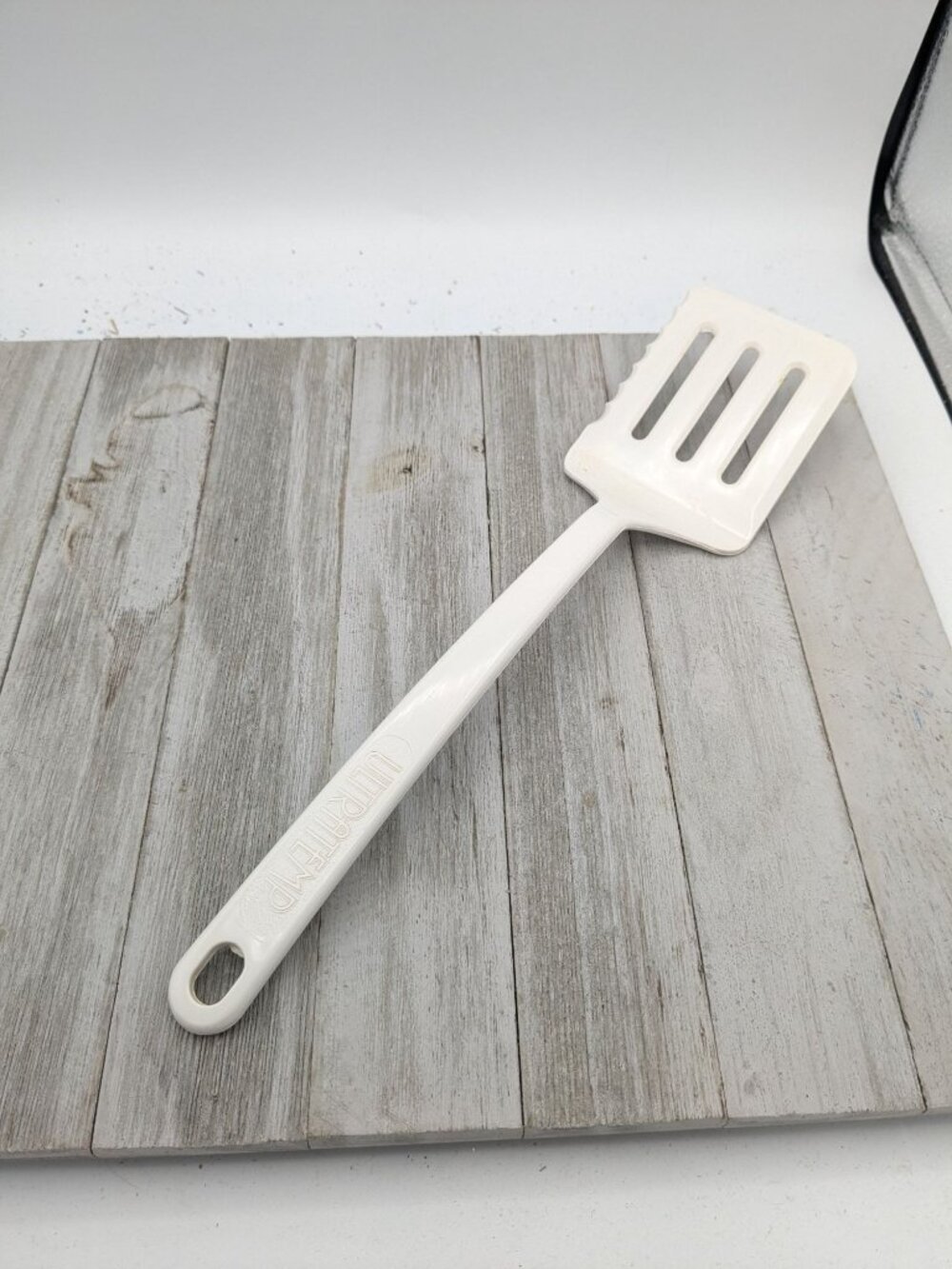 Vintage Ultratemp Serrated Slotted Spatula White Turner Flipper Robinson
